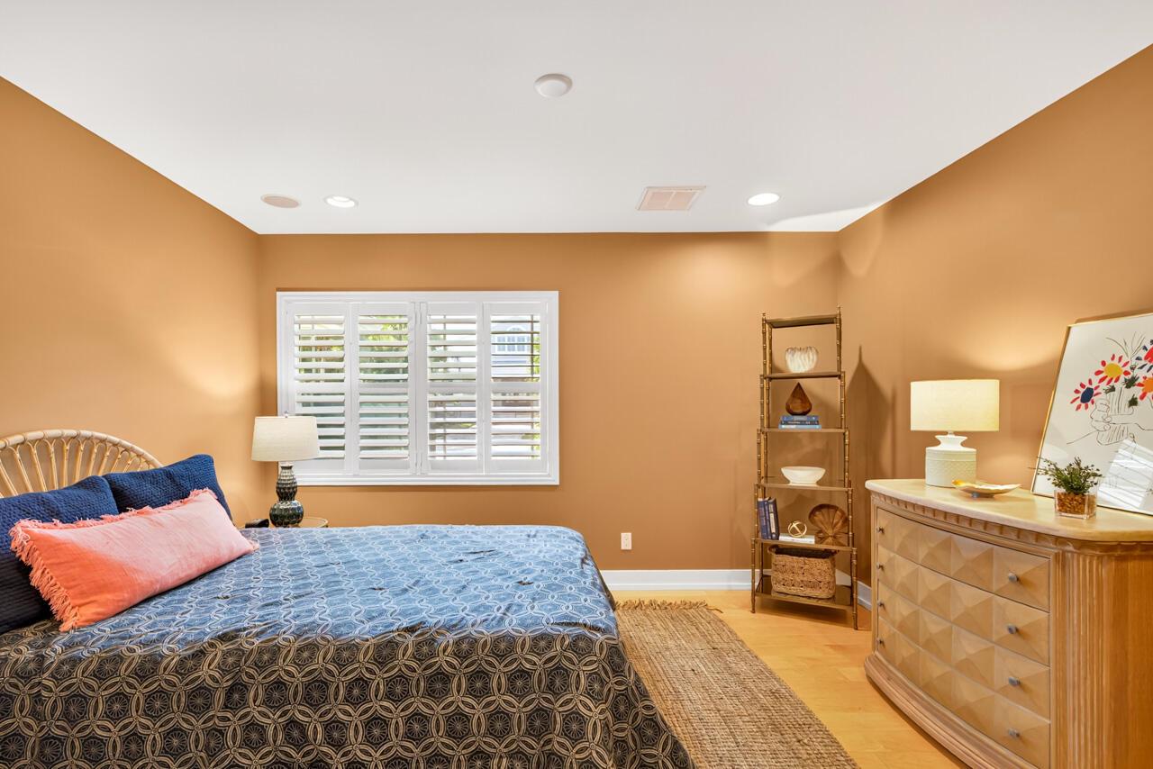 VERO ISLES PLAT NO 4 - Residential