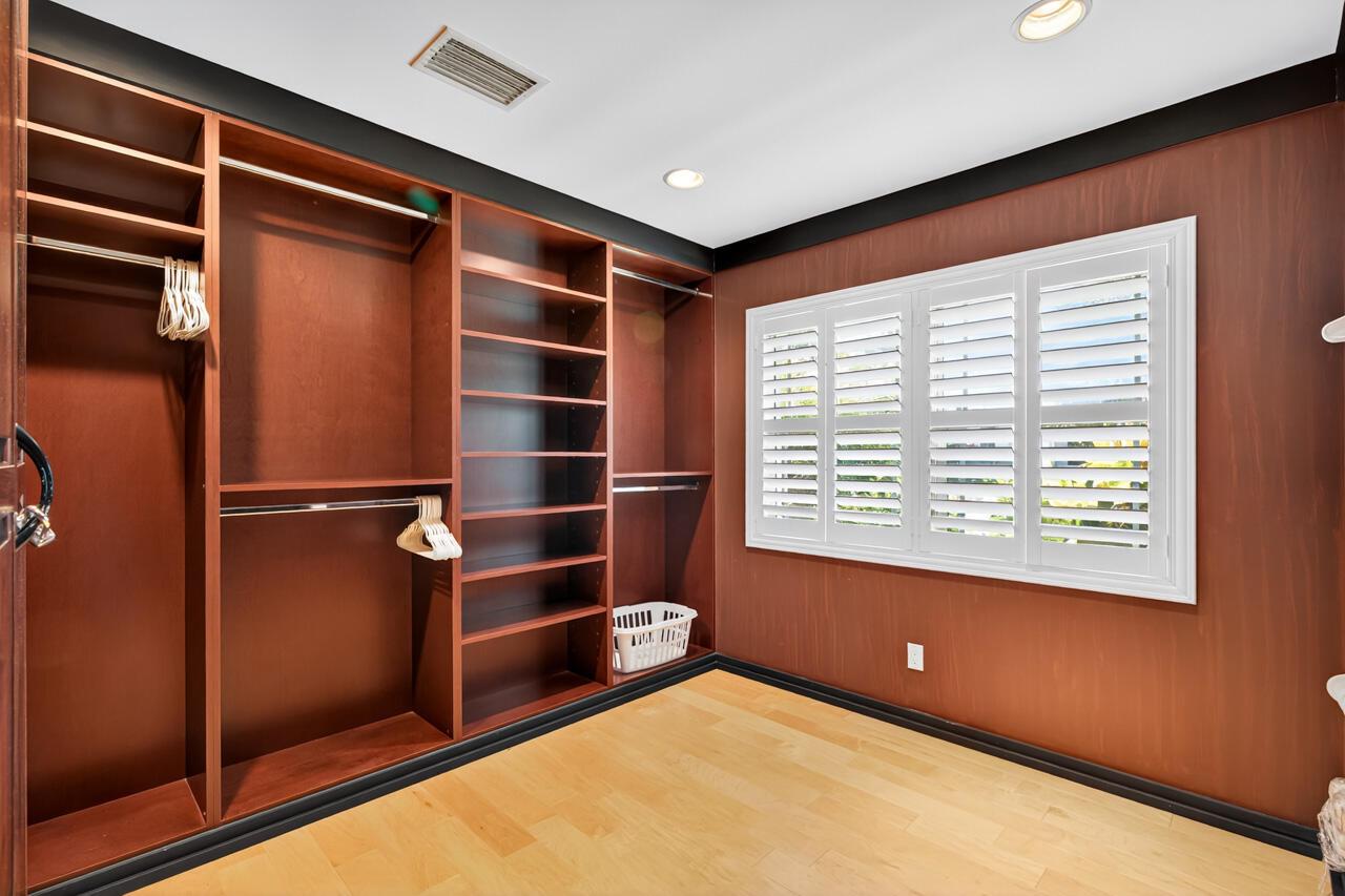 VERO ISLES PLAT NO 4 - Residential