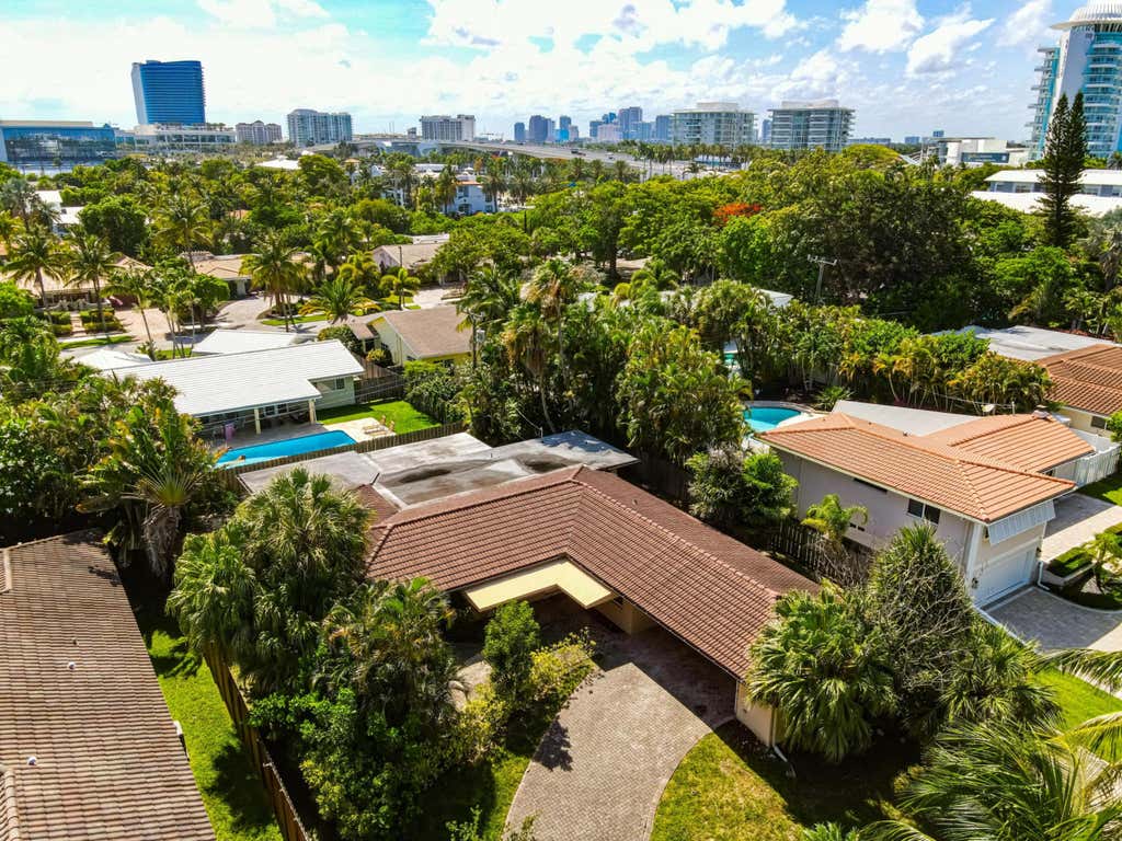 Photo of 1817 SE 25 Avenue, Fort Lauderdale, FL 33316 (MLS # B26019072)