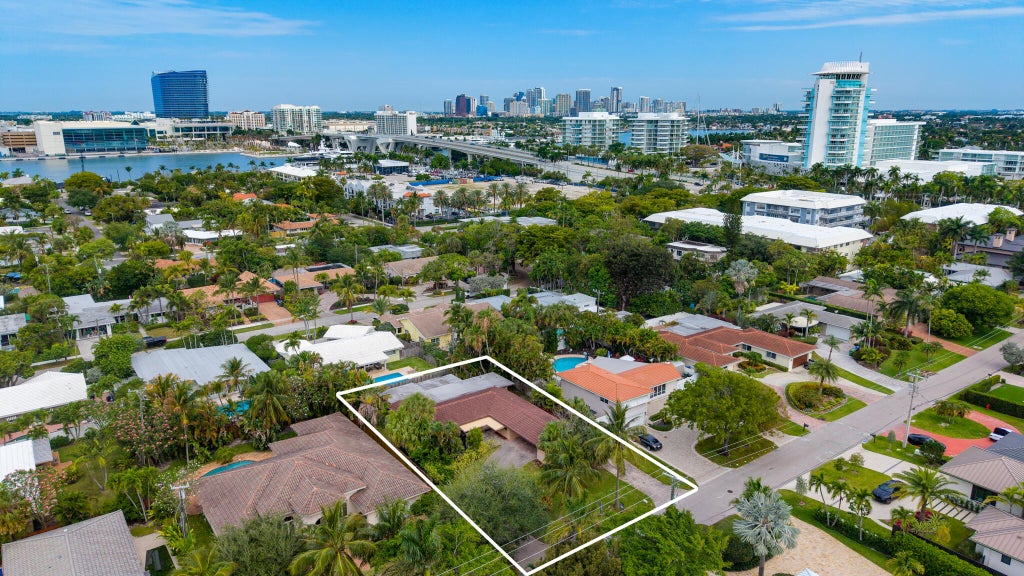 Photo of 1817 SE 25 Avenue, Fort Lauderdale, FL 33316 (MLS # B26019072)
