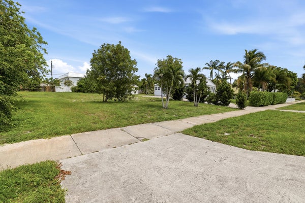 233 S SWINTON AVE, DELRAY BEACH, FL 33444 - Image 7bd89e9b212bdb1fafdc4b65ba2cc074/1113482352