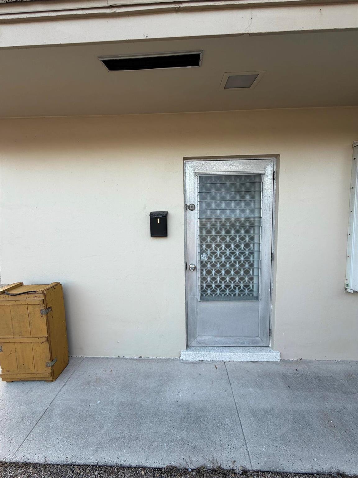 DEERFIELD COLONY COURT - Residential Lease