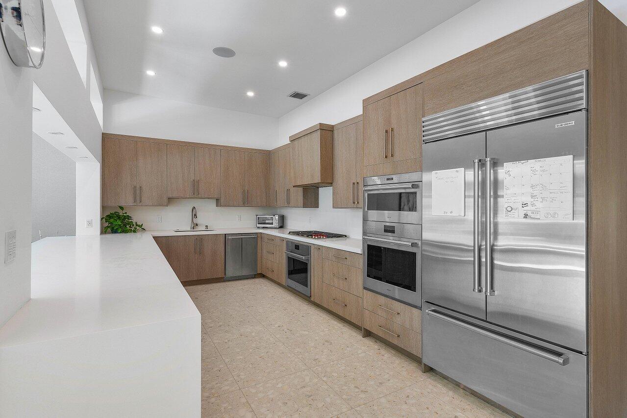 BOCA HARBOUR ISLAND - Residential