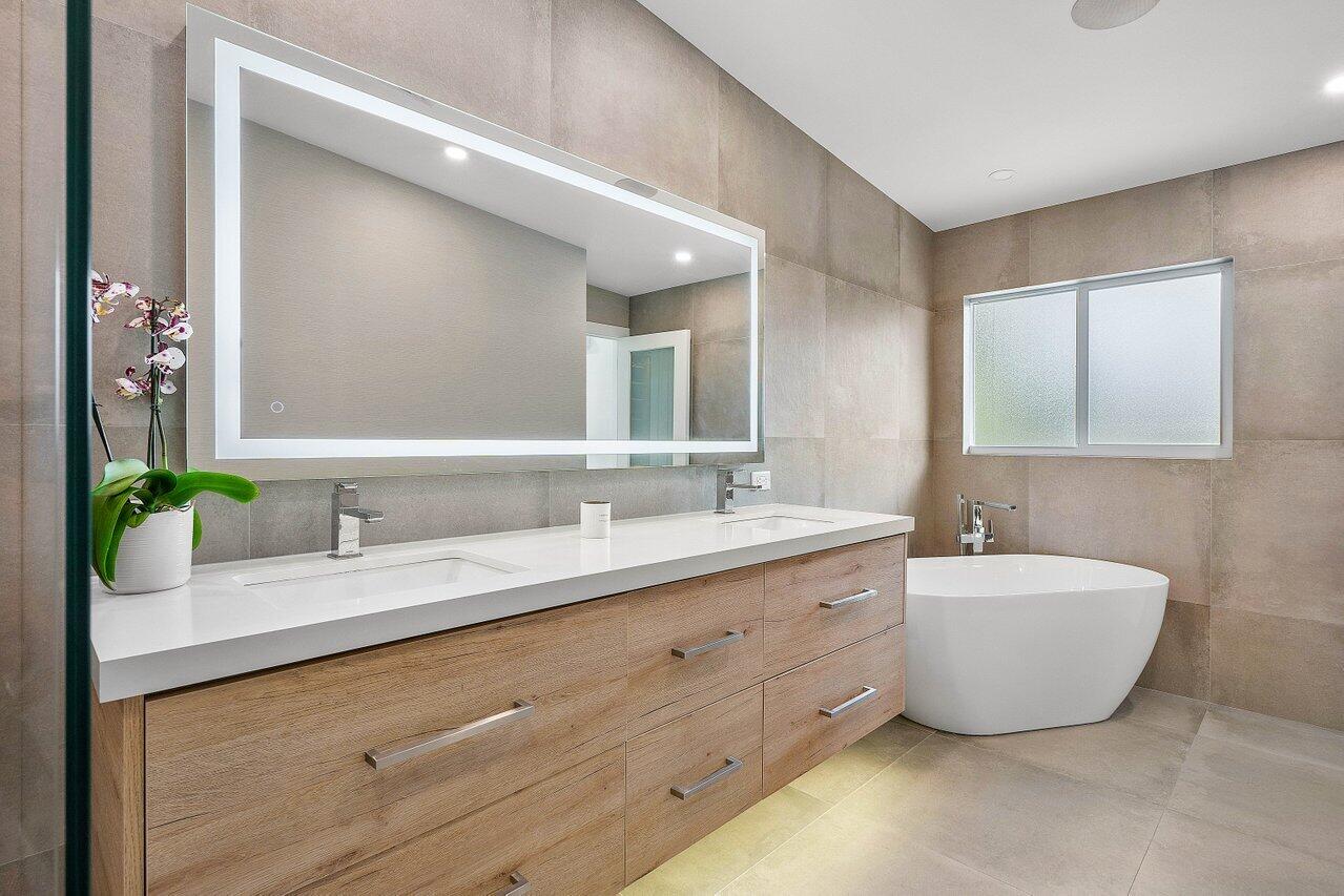 BOCA HARBOUR ISLAND - Residential