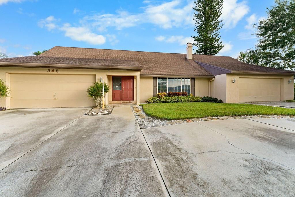 Photo of 342 Fairway N, Tequesta, FL 33469 (MLS # R11031015)