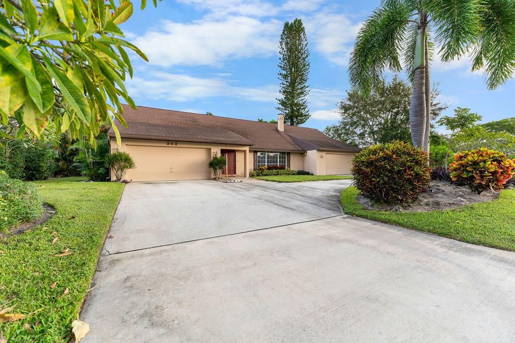 Photo of 342 Fairway N, Tequesta, FL 33469 (MLS # R11031015)
