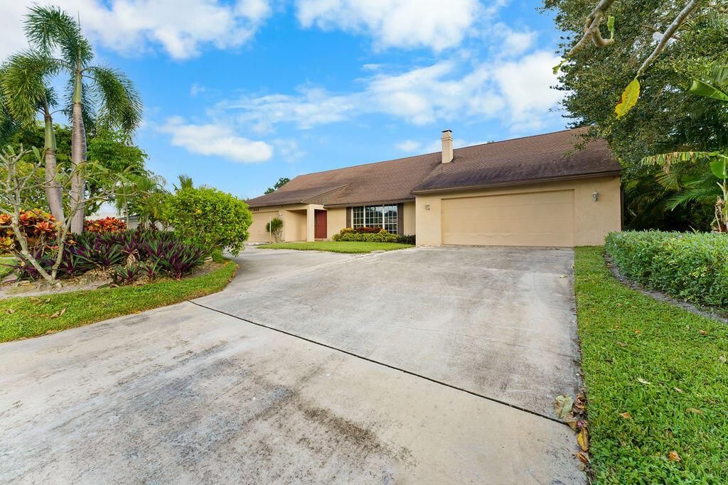 Photo of 342 Fairway N, Tequesta, FL 33469 (MLS # R11031015)