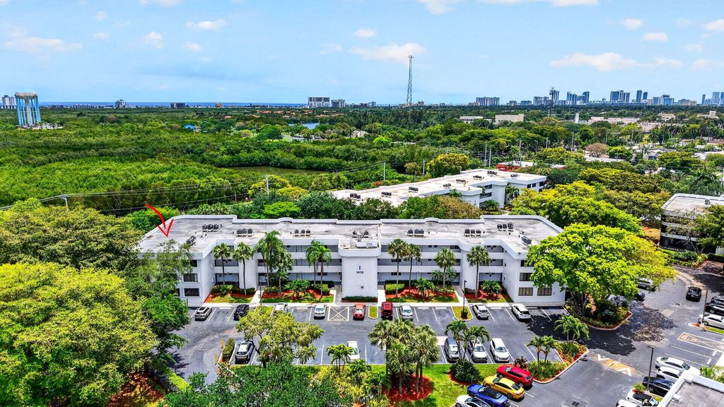 Photo of 1410 Sheridan Street #19i, Hollywood, FL 33020 (MLS # B26023155)