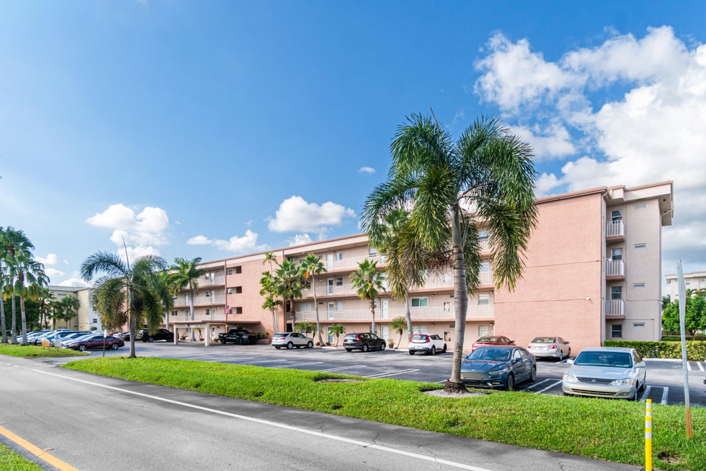 Photo of 2615 NE 1st Court #406, Boynton Beach, FL 33435 (MLS # B26052372)