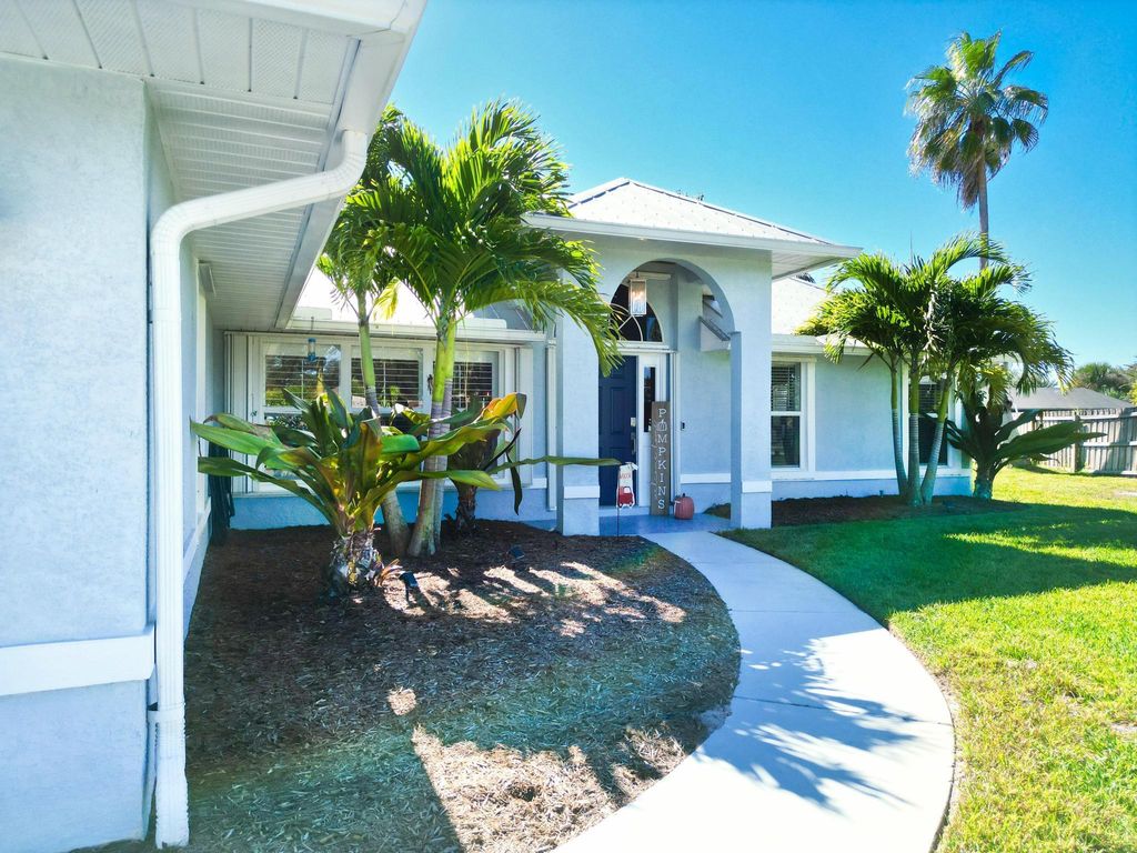 Photo of 1518 SE Portillo Road, Port Saint Lucie, FL 34952 (MLS # R11142185)