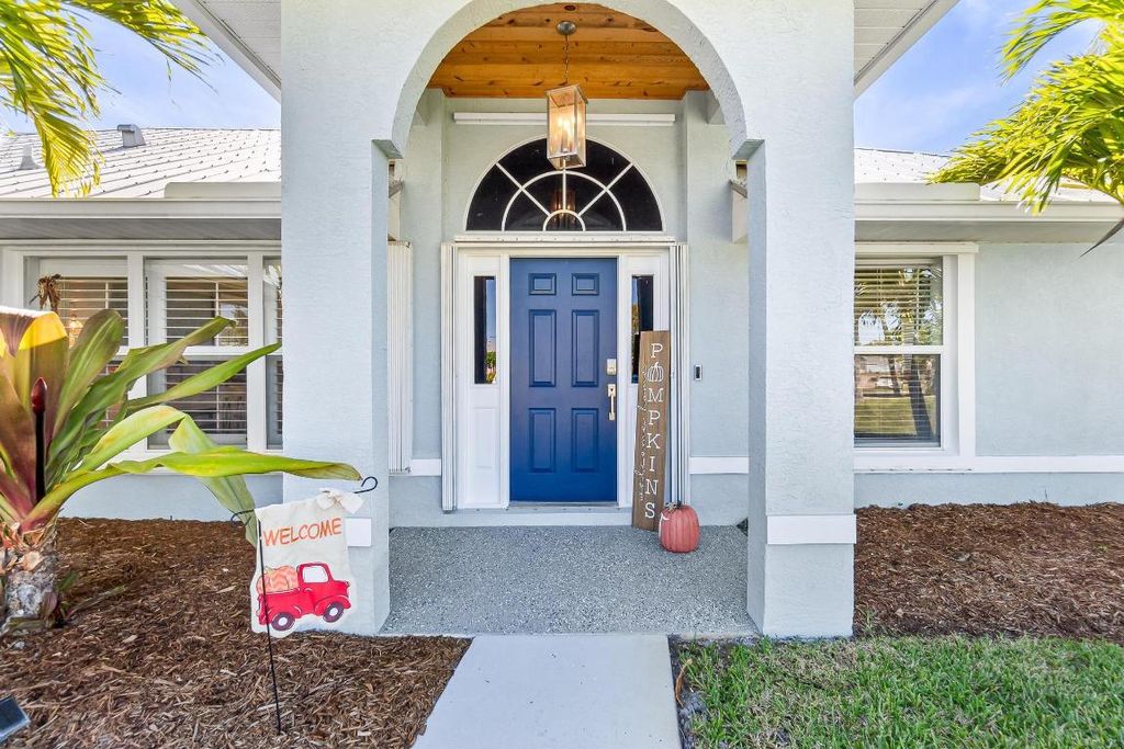 Photo of 1518 SE Portillo Road, Port Saint Lucie, FL 34952 (MLS # R11142185)