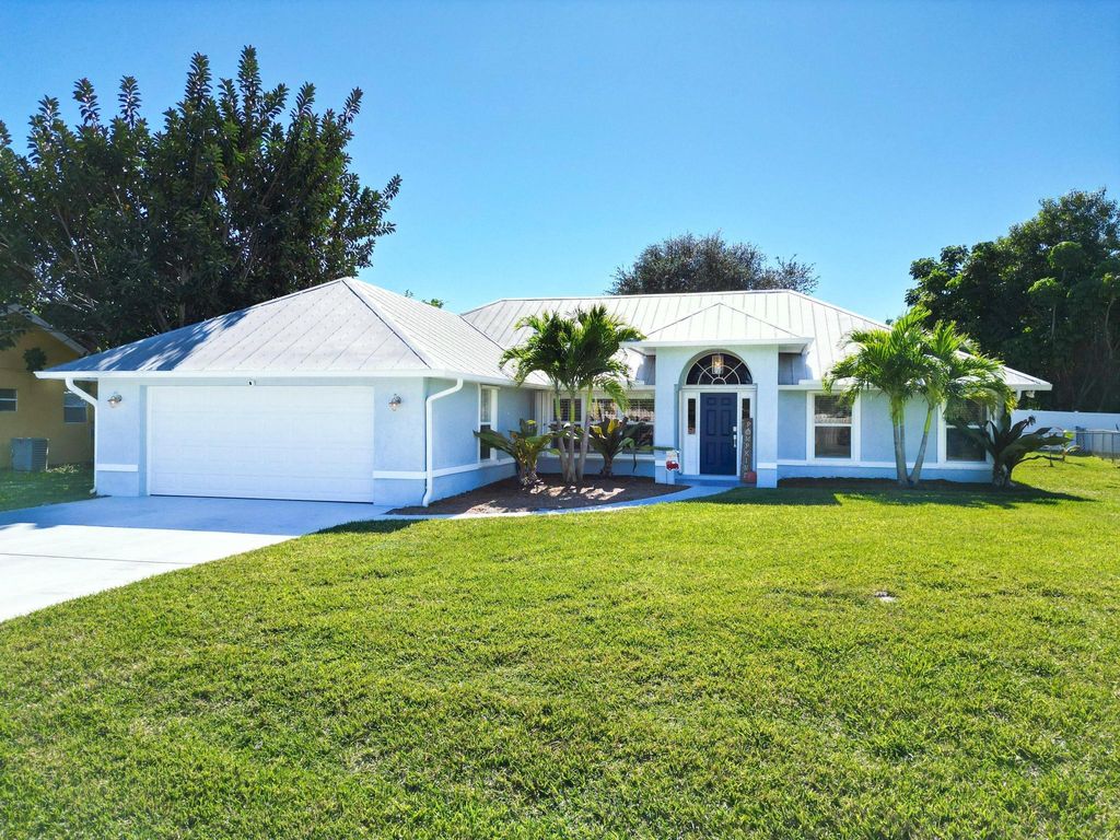 Photo of 1518 SE Portillo Road, Port Saint Lucie, FL 34952 (MLS # R11142185)