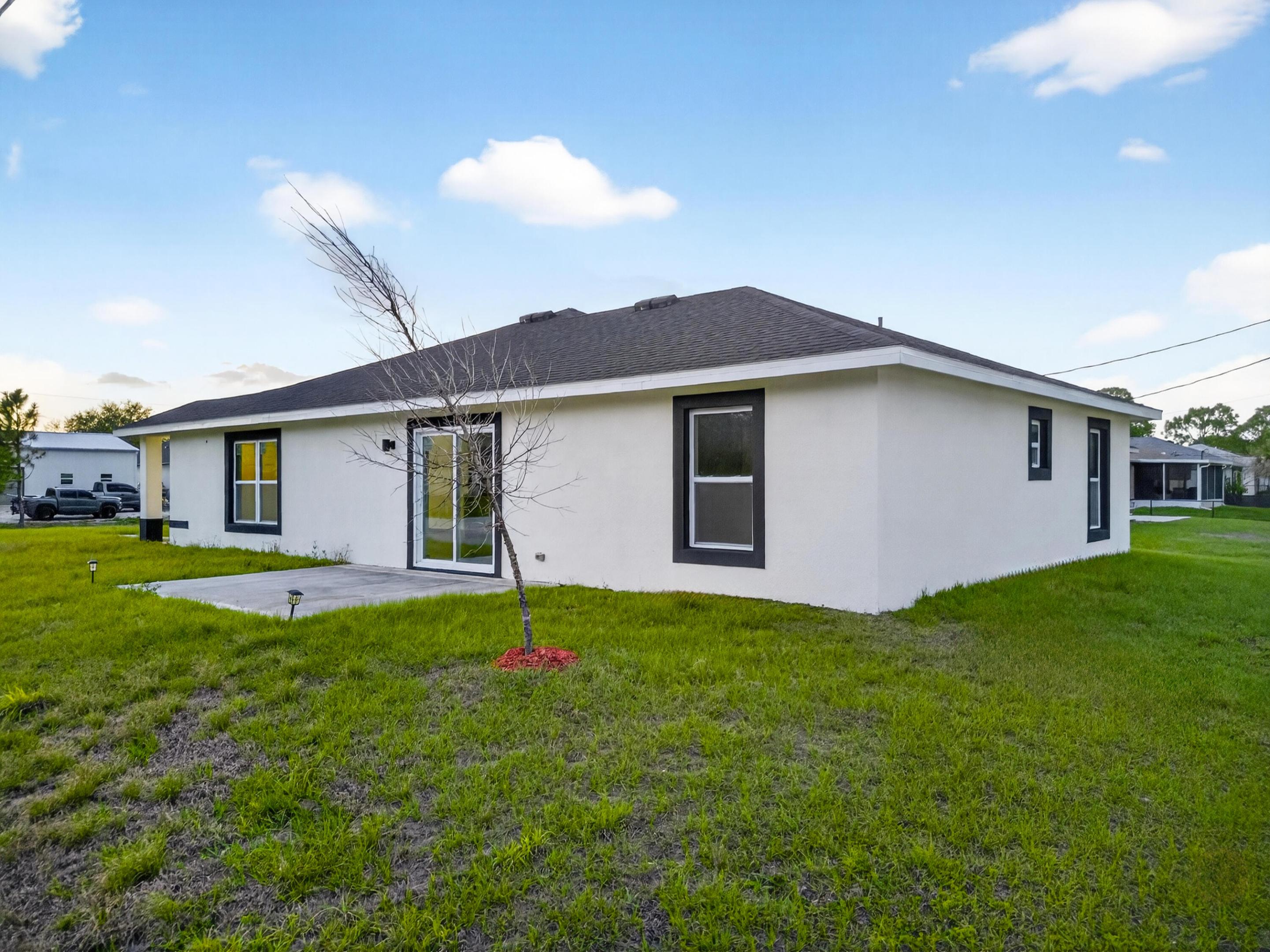 VERO LAKE ESTATES UNIT O - Residential