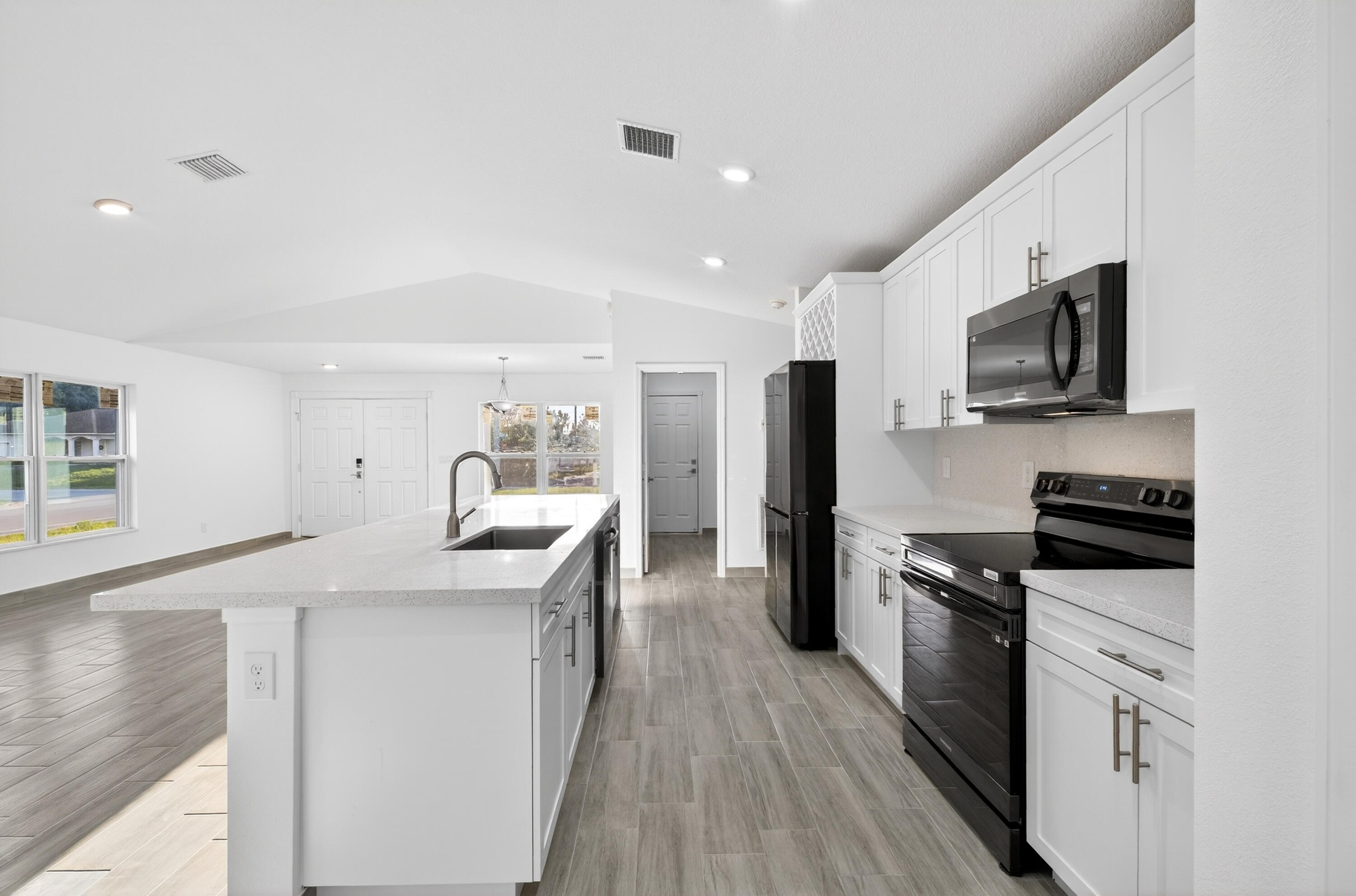 VERO LAKE ESTATES UNIT O - Residential