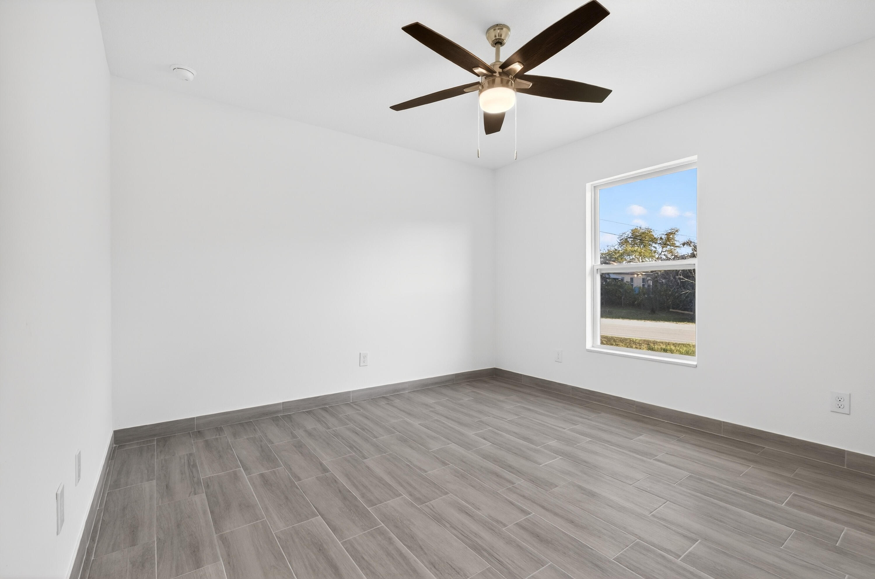 VERO LAKE ESTATES UNIT O - Residential