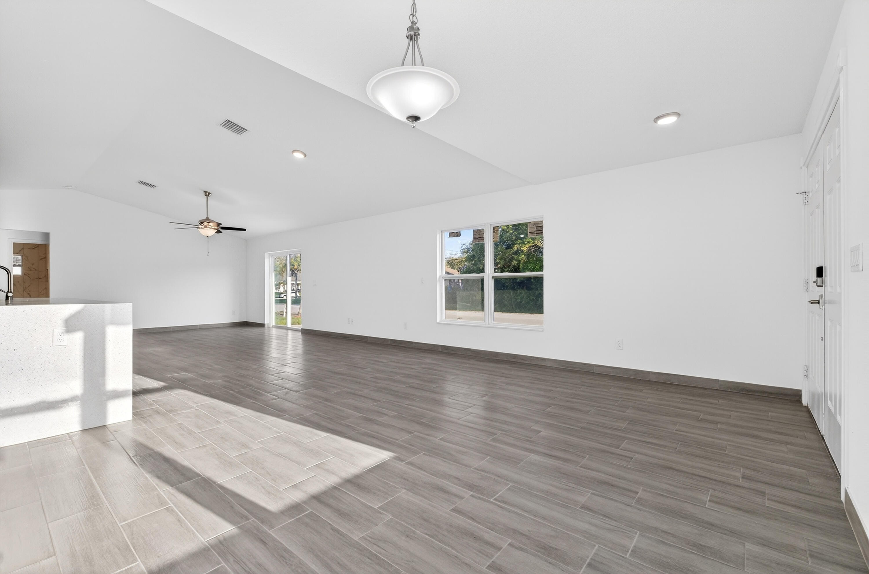 VERO LAKE ESTATES UNIT O - Residential