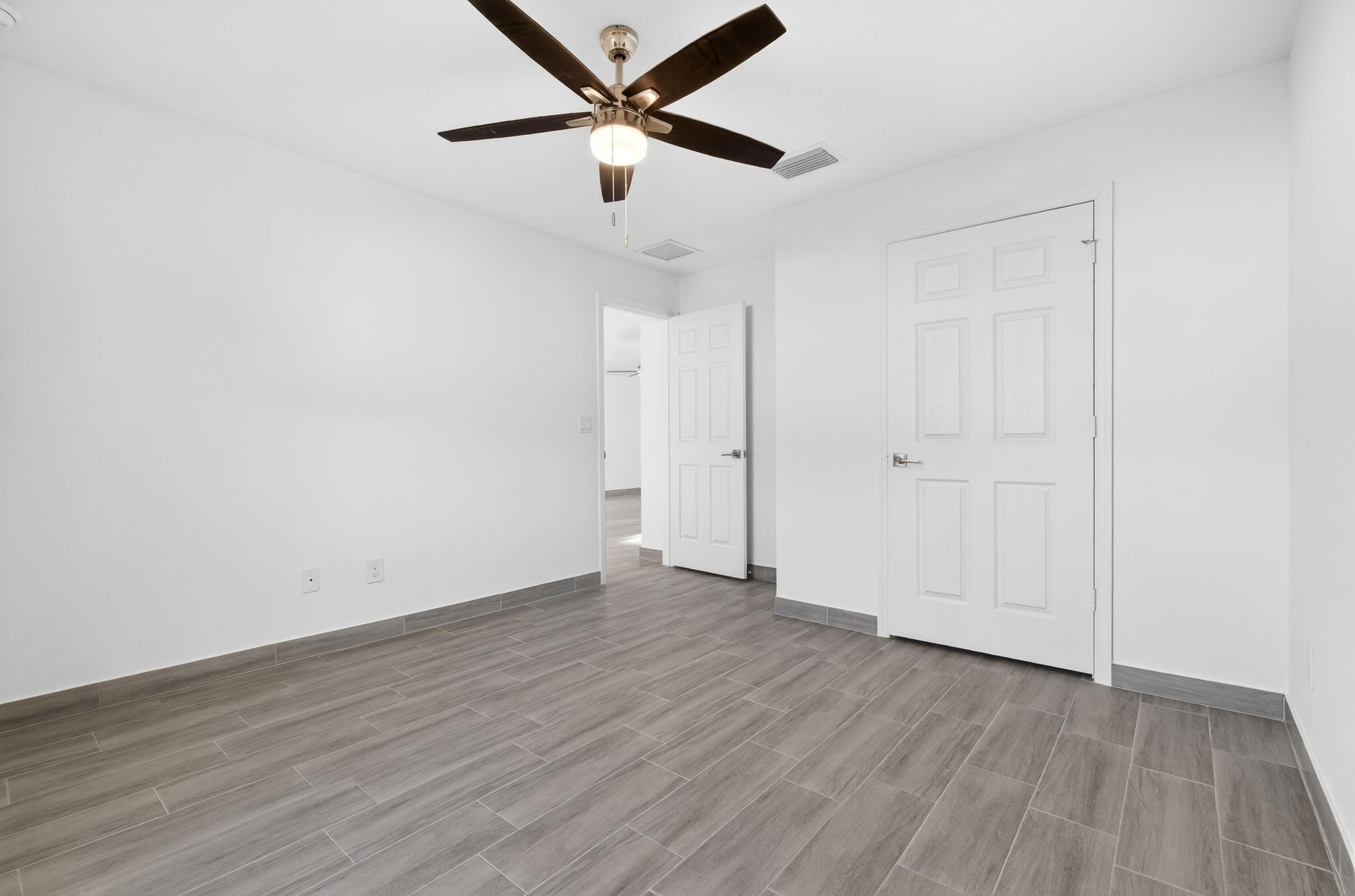 VERO LAKE ESTATES UNIT O - Residential