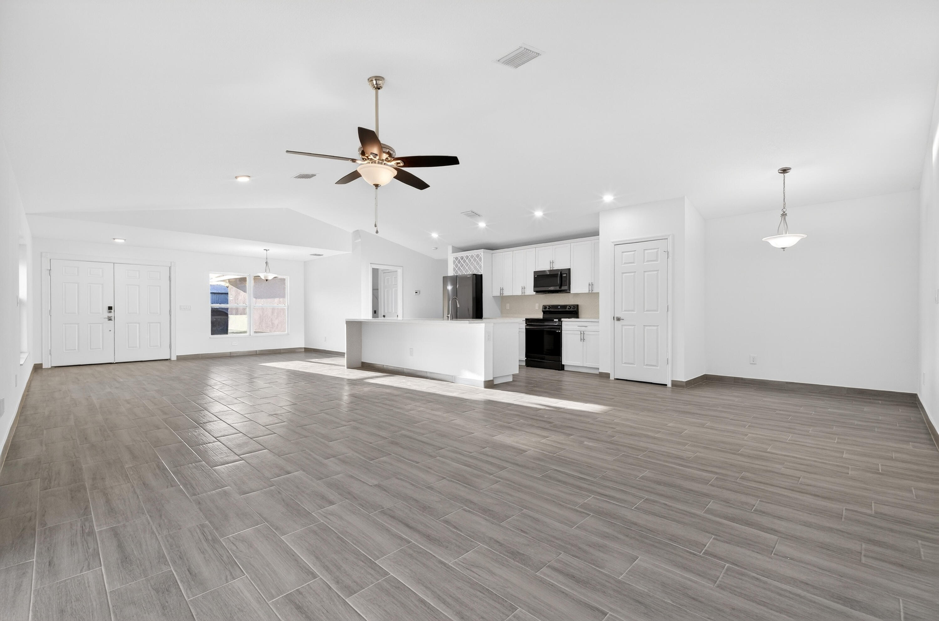 VERO LAKE ESTATES UNIT O - Residential