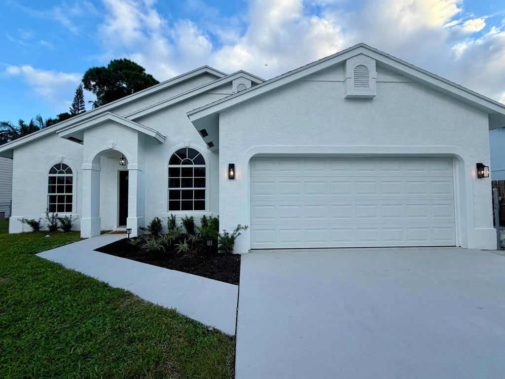 Photo of 6310 DRAKE Street, Jupiter, FL 33458 (MLS # B26094842)