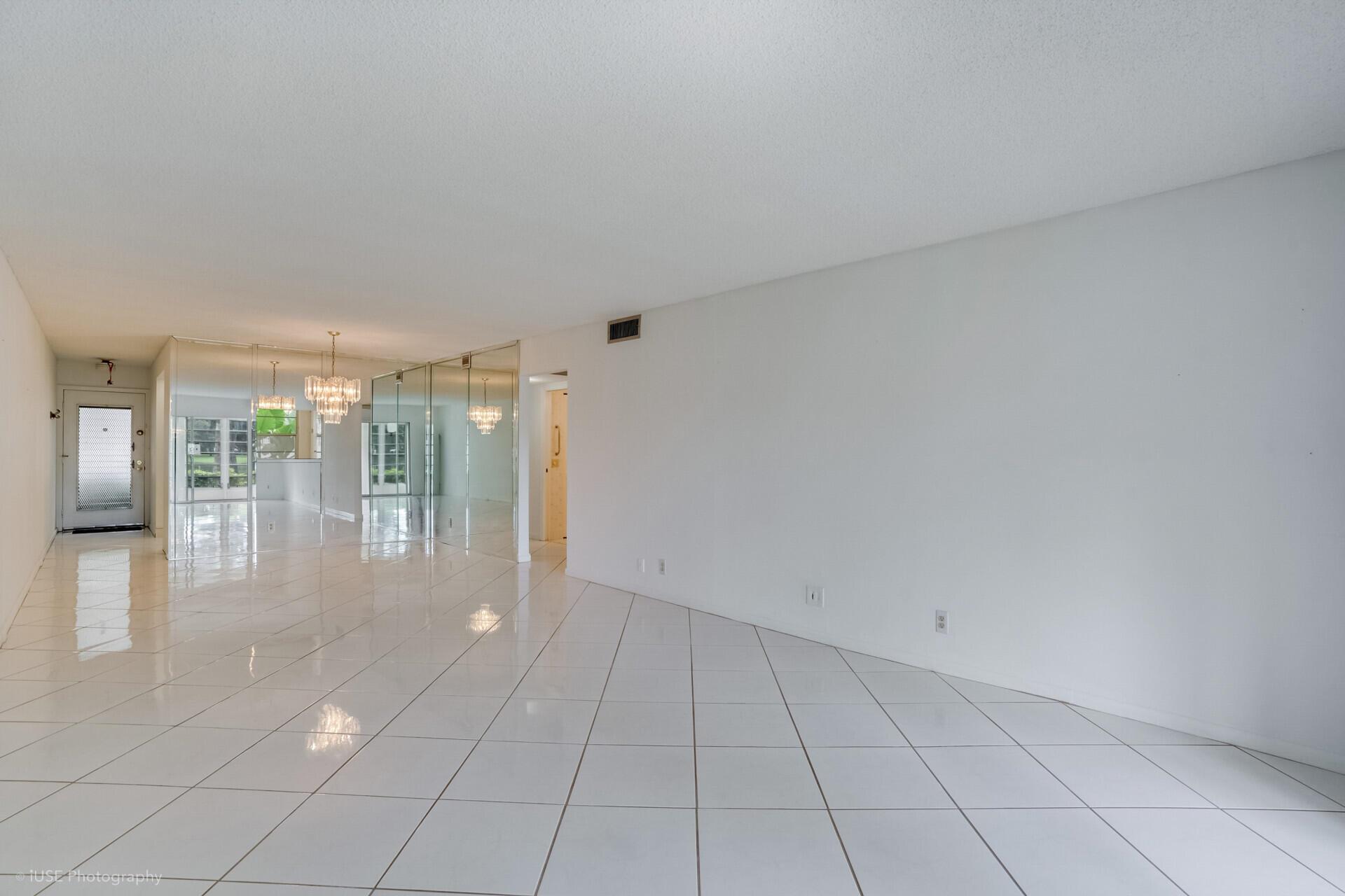 LUCAYA VILLAGE 1-E CONDO - Residential