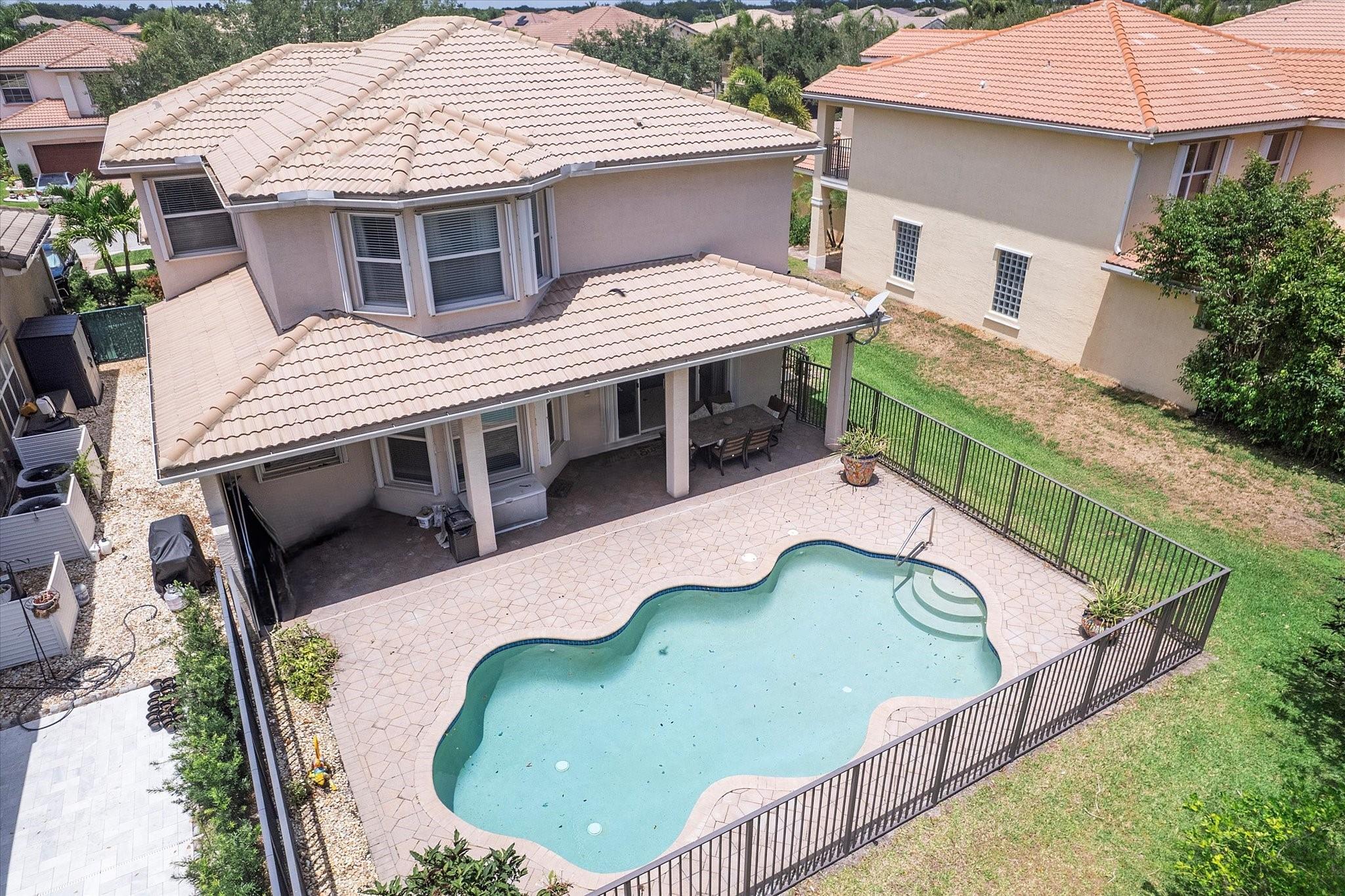 8111 Emerald Winds Cir