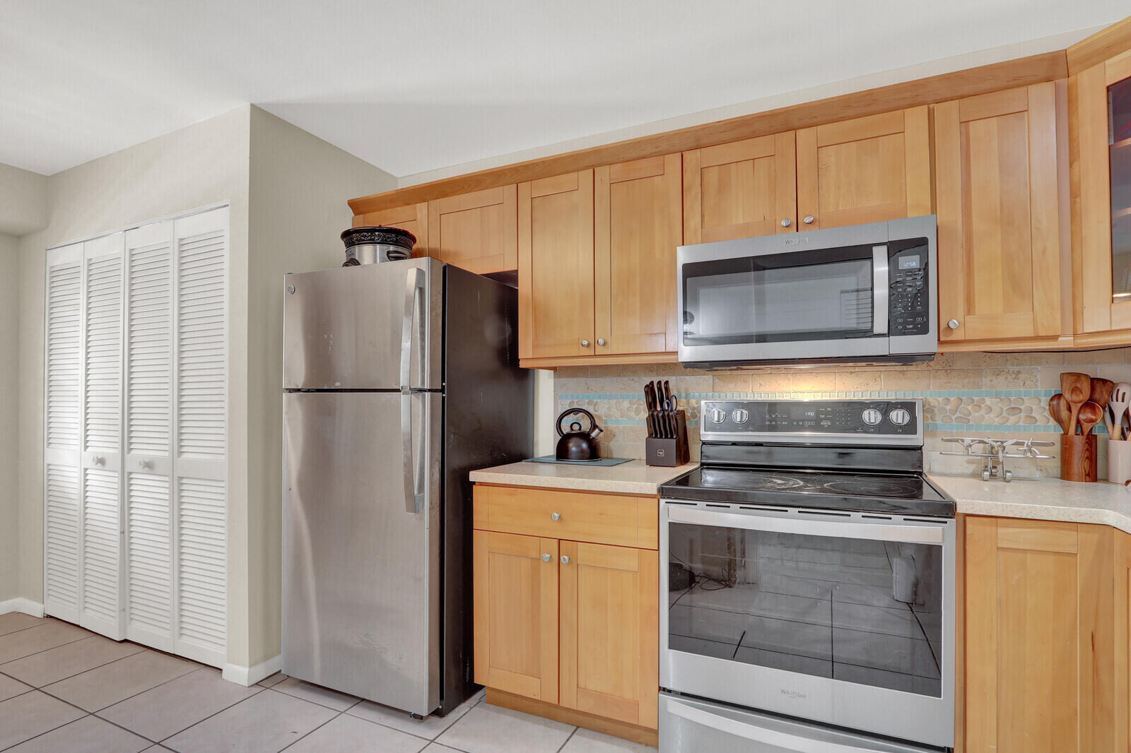 DELRAY OAKS WEST CONDO - Residential Lease