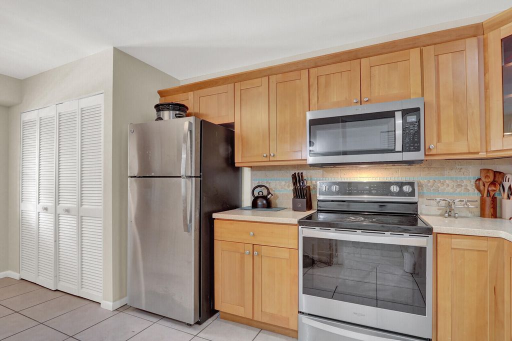 Photo of 2916 SW 22nd Circle #202d, Delray Beach, FL 33445 (MLS # B26034623)