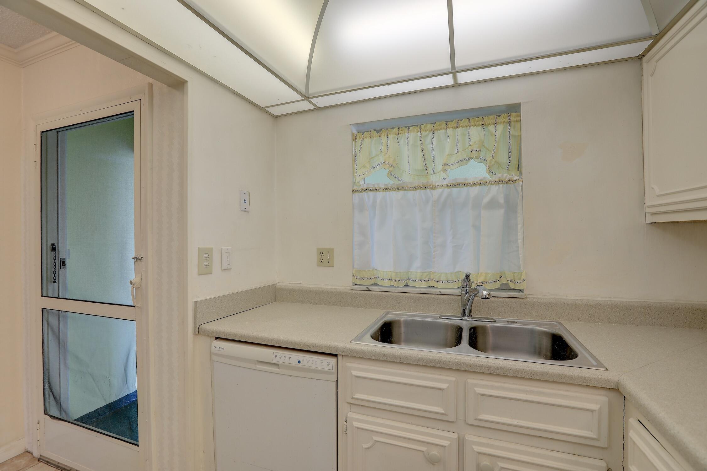 """ROYAL PARK BLDGS E, W & N""" - Residential