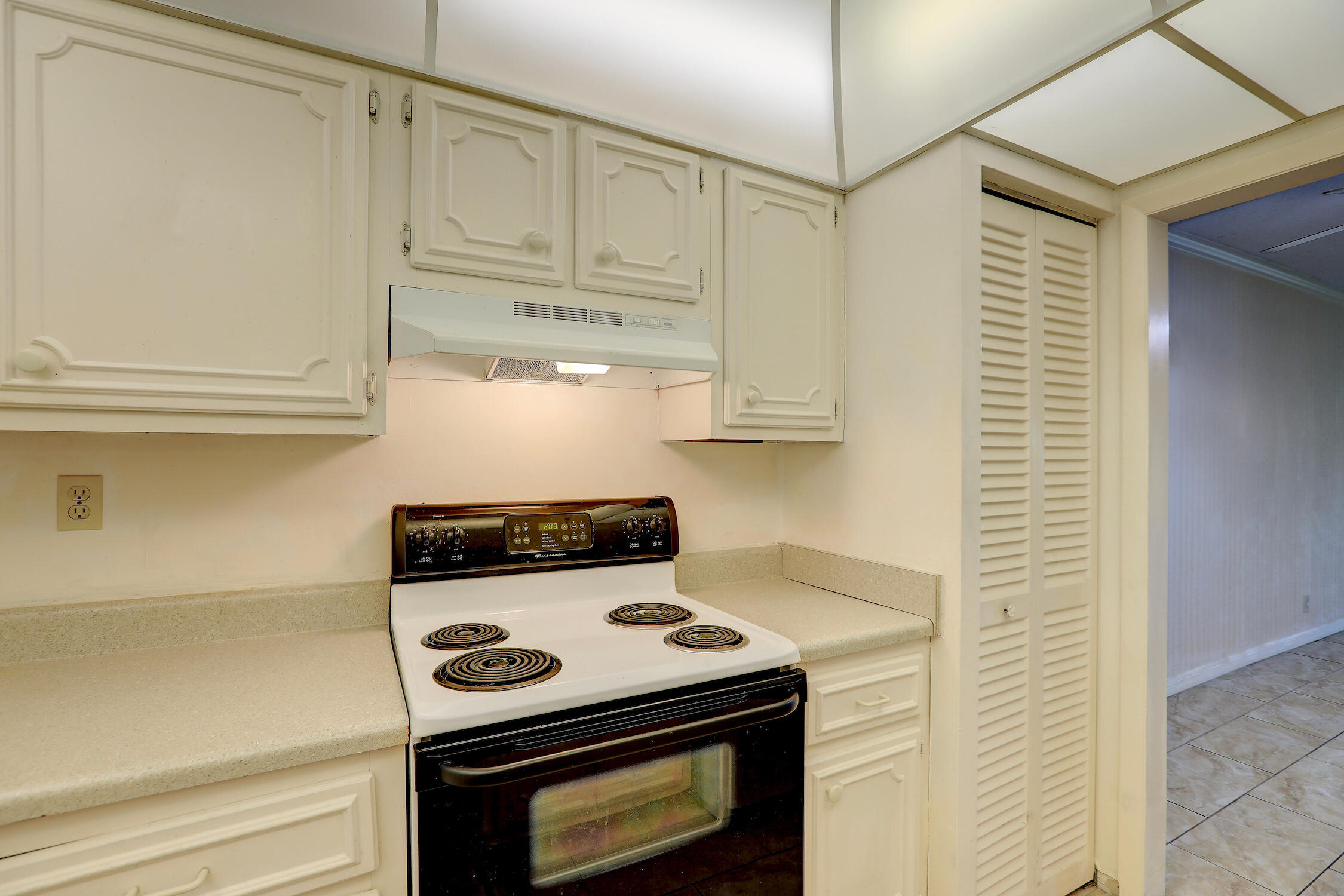 """ROYAL PARK BLDGS E, W & N""" - Residential