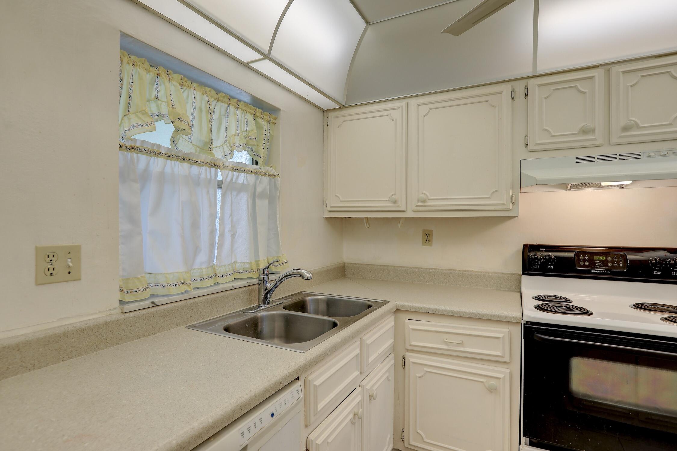 """ROYAL PARK BLDGS E, W & N""" - Residential