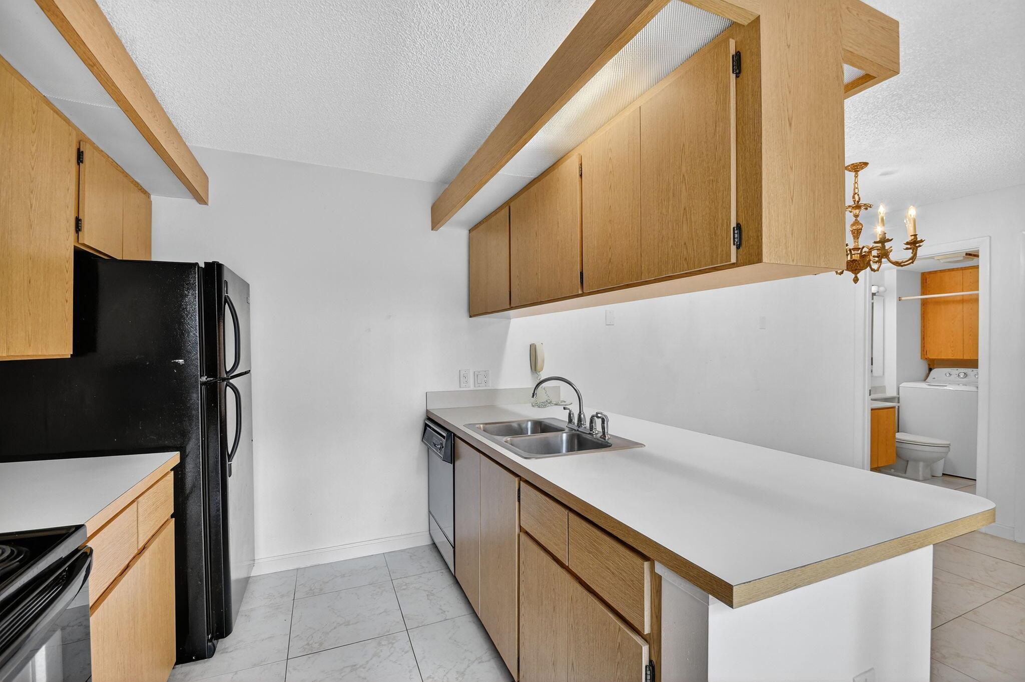 VILLAGE OF SANDALWOOD LAK - Residential