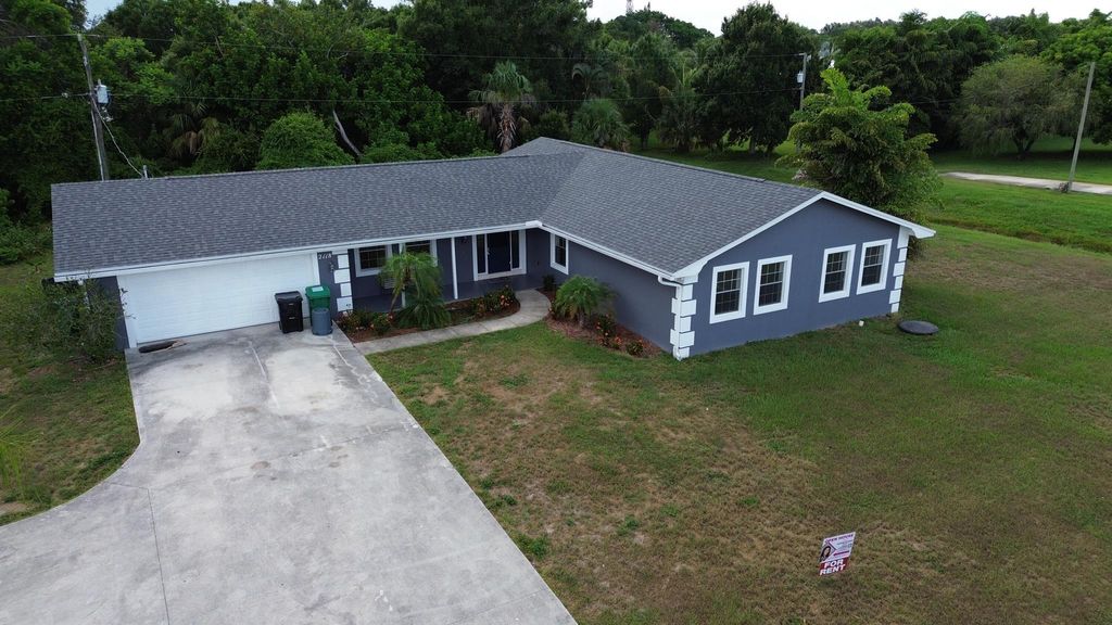 Photo of 2118 SE Morningside Blvd, Port Saint Lucie, FL 34952 (MLS # R11101688)