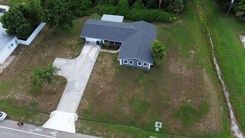 Photo of 2118 SE Morningside Blvd, Port Saint Lucie, FL 34952 (MLS # R11101688)