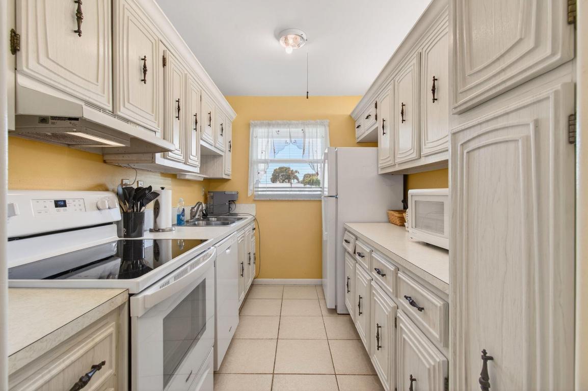 HIGH POINT OF DELRAY BEACH CONDO SEC II - Residential