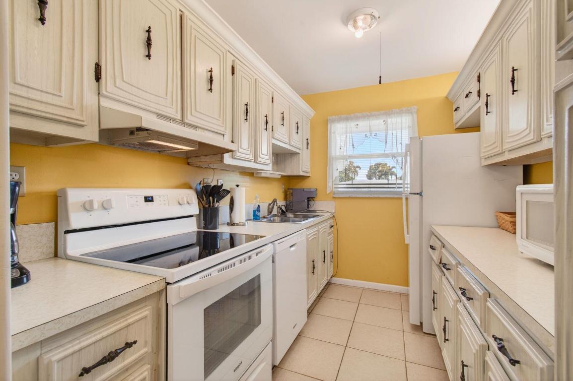 HIGH POINT OF DELRAY BEACH CONDO SEC II - Residential