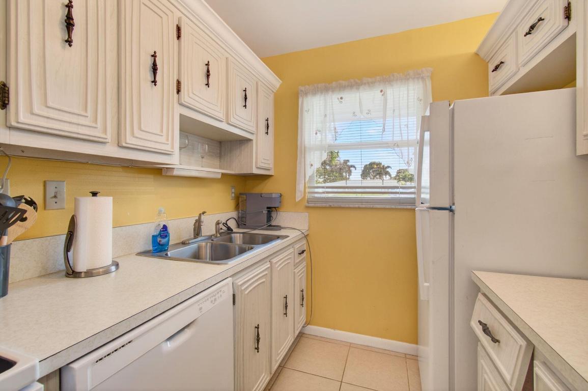 HIGH POINT OF DELRAY BEACH CONDO SEC II - Residential