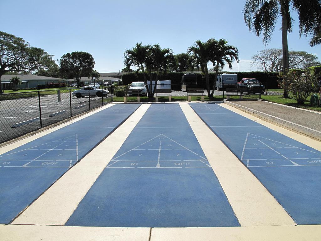 HIGH POINT OF DELRAY BEACH CONDO SEC II - Residential