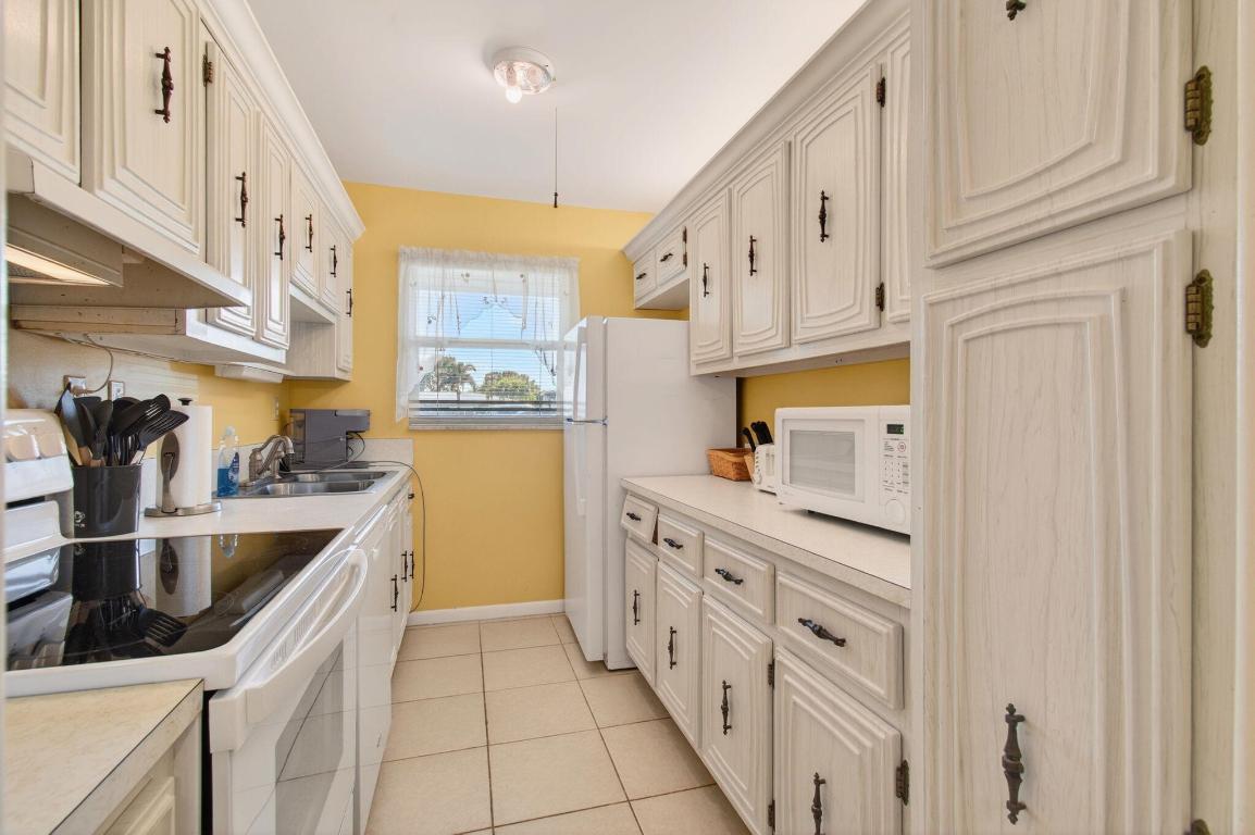 HIGH POINT OF DELRAY BEACH CONDO SEC II - Residential