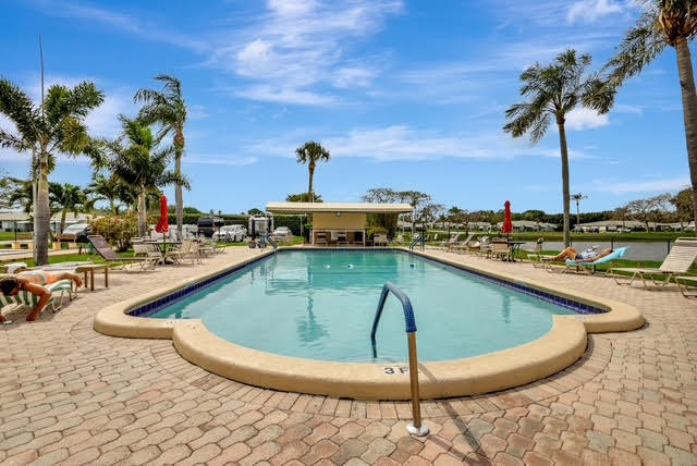 HIGH POINT OF DELRAY BEACH CONDO SEC II - Residential