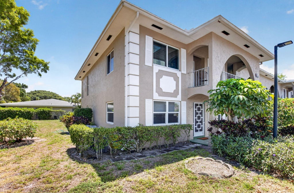 Photo of 13886 VÃ­a Flora A, Delray Beach, FL 33484 (MLS # B26013108)