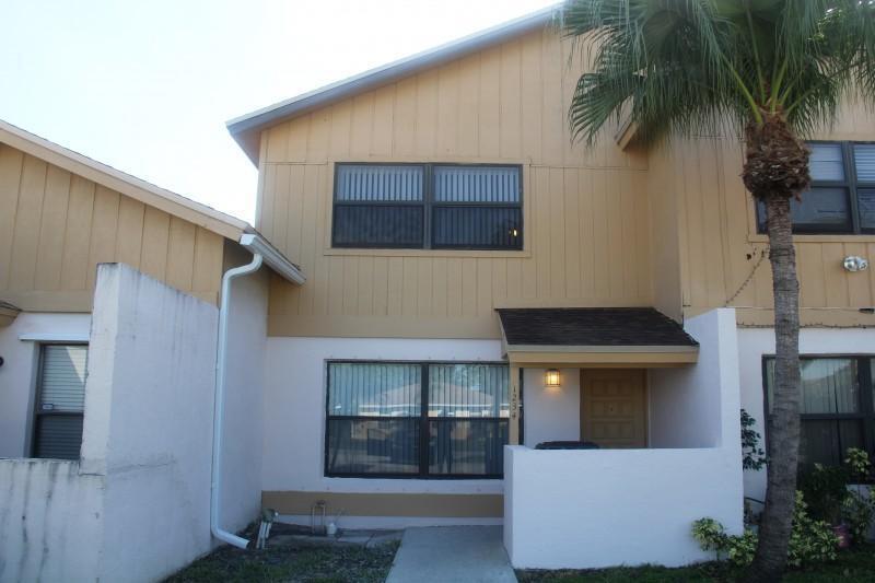 SOUTH SHORE 4 OF WELLINGT - Residential