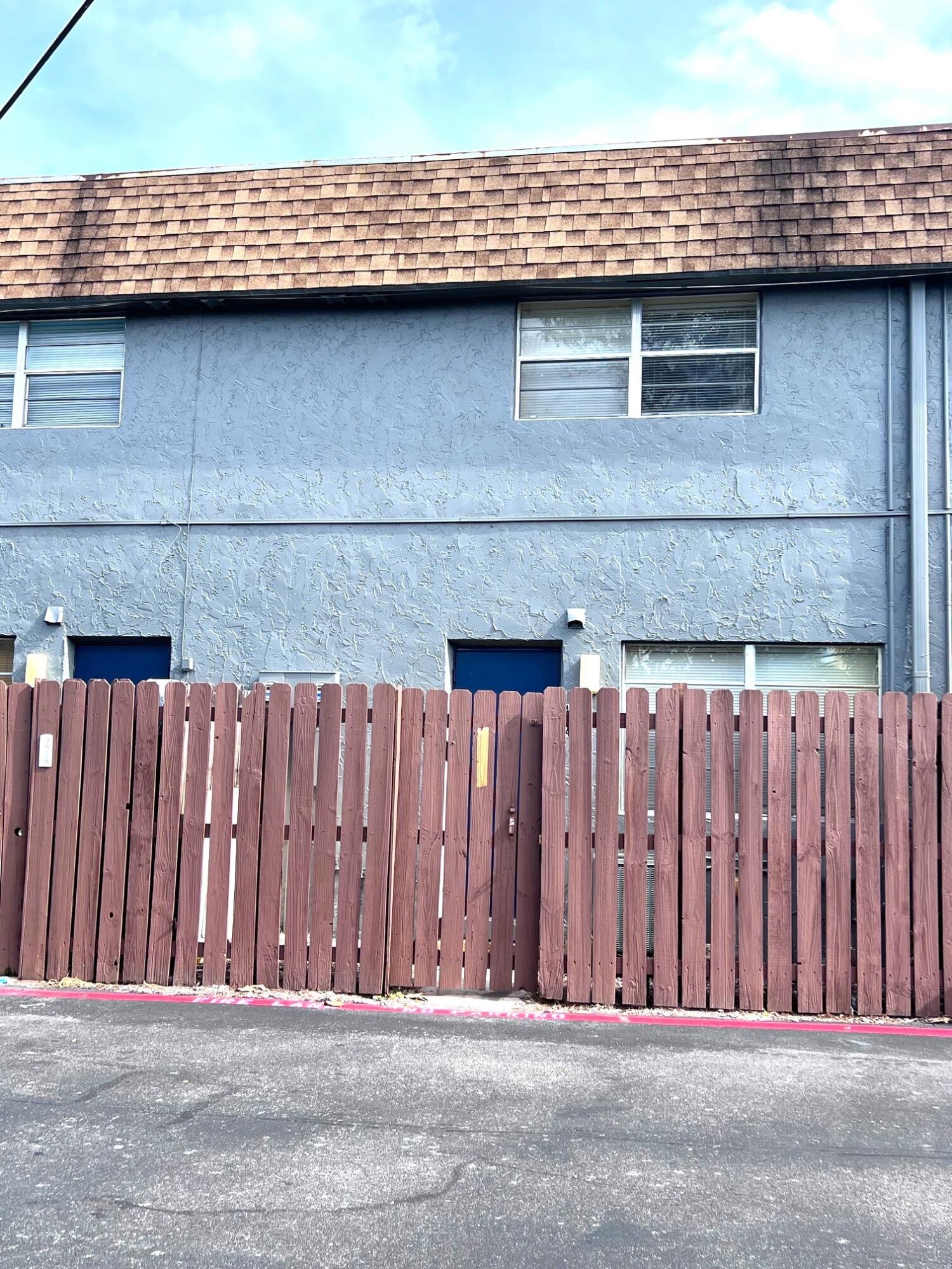 TOWNHOUSES OF PLANTATION - Residential Lease