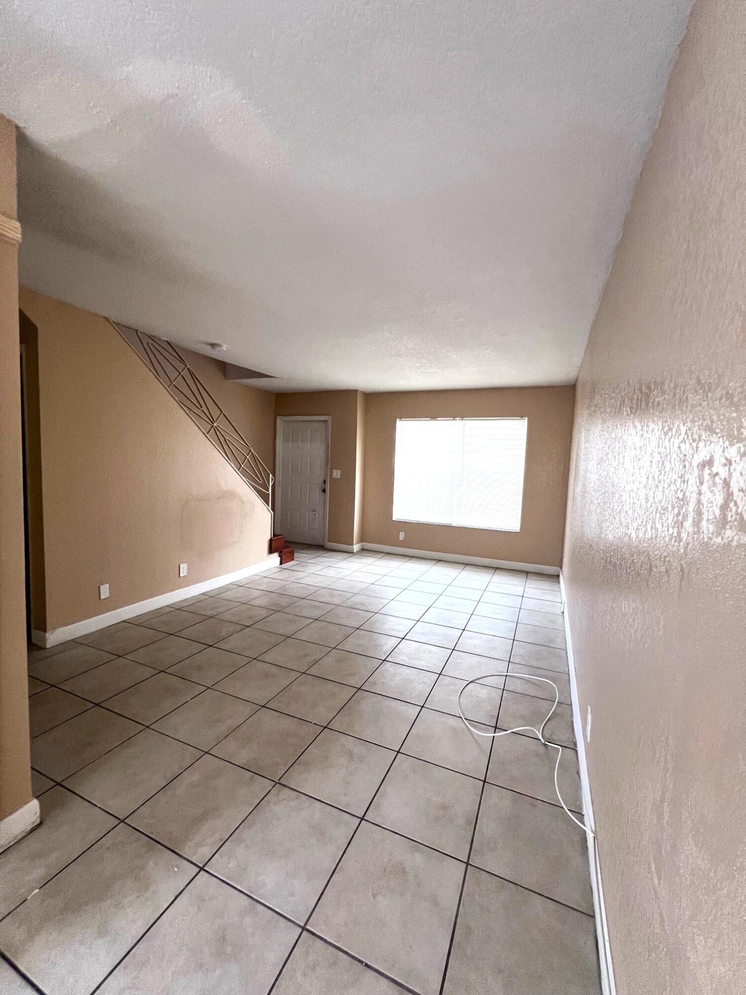 TOWNHOUSES OF PLANTATION - Residential Lease