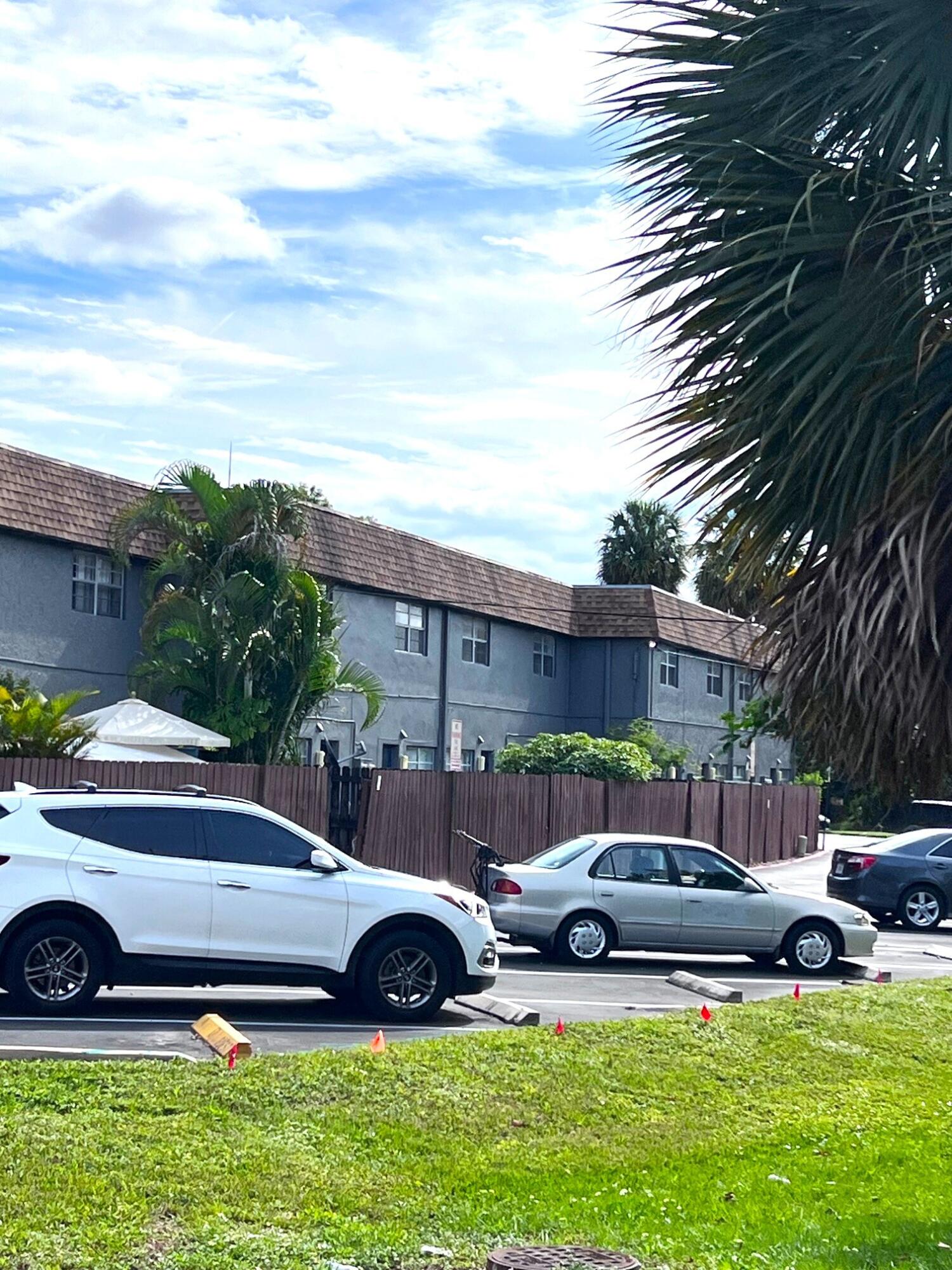 TOWNHOUSES OF PLANTATION - Residential Lease