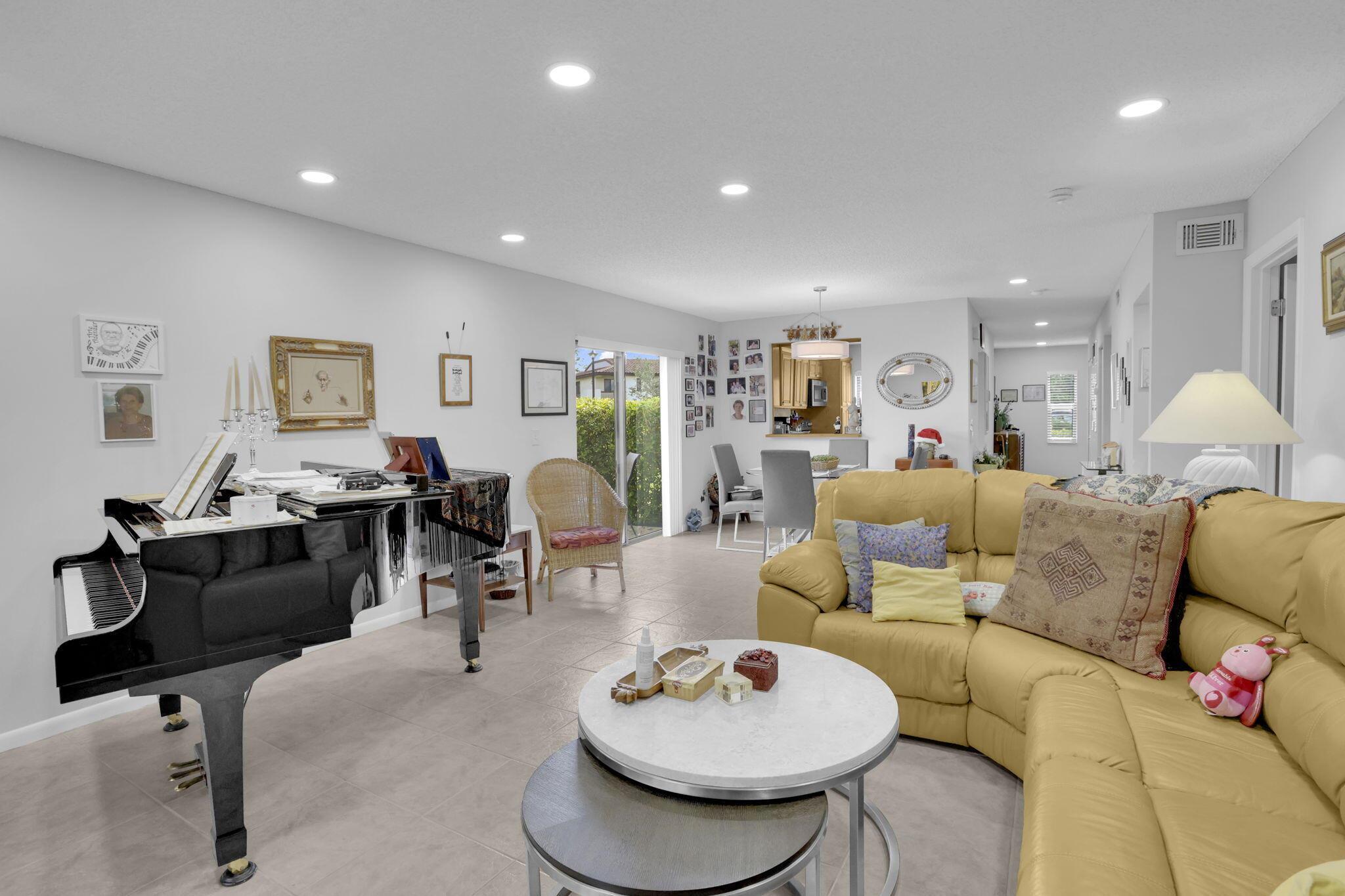 21863 Arriba Real 8j, Boca Raton, FL, 33433/$275,000 3 21863 Arriba Real 8j