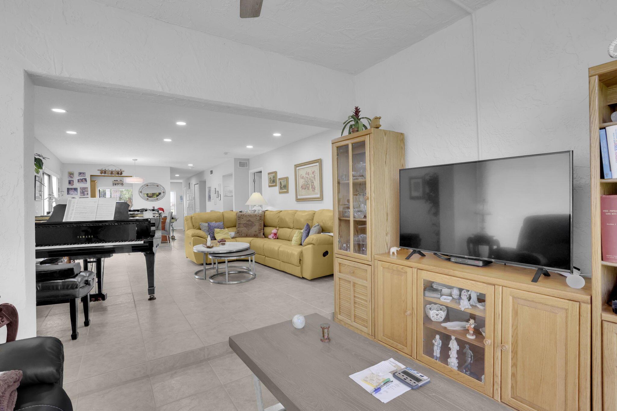 21863 Arriba Real 8j, Boca Raton, FL, 33433/$275,000 2 21863 Arriba Real 8j