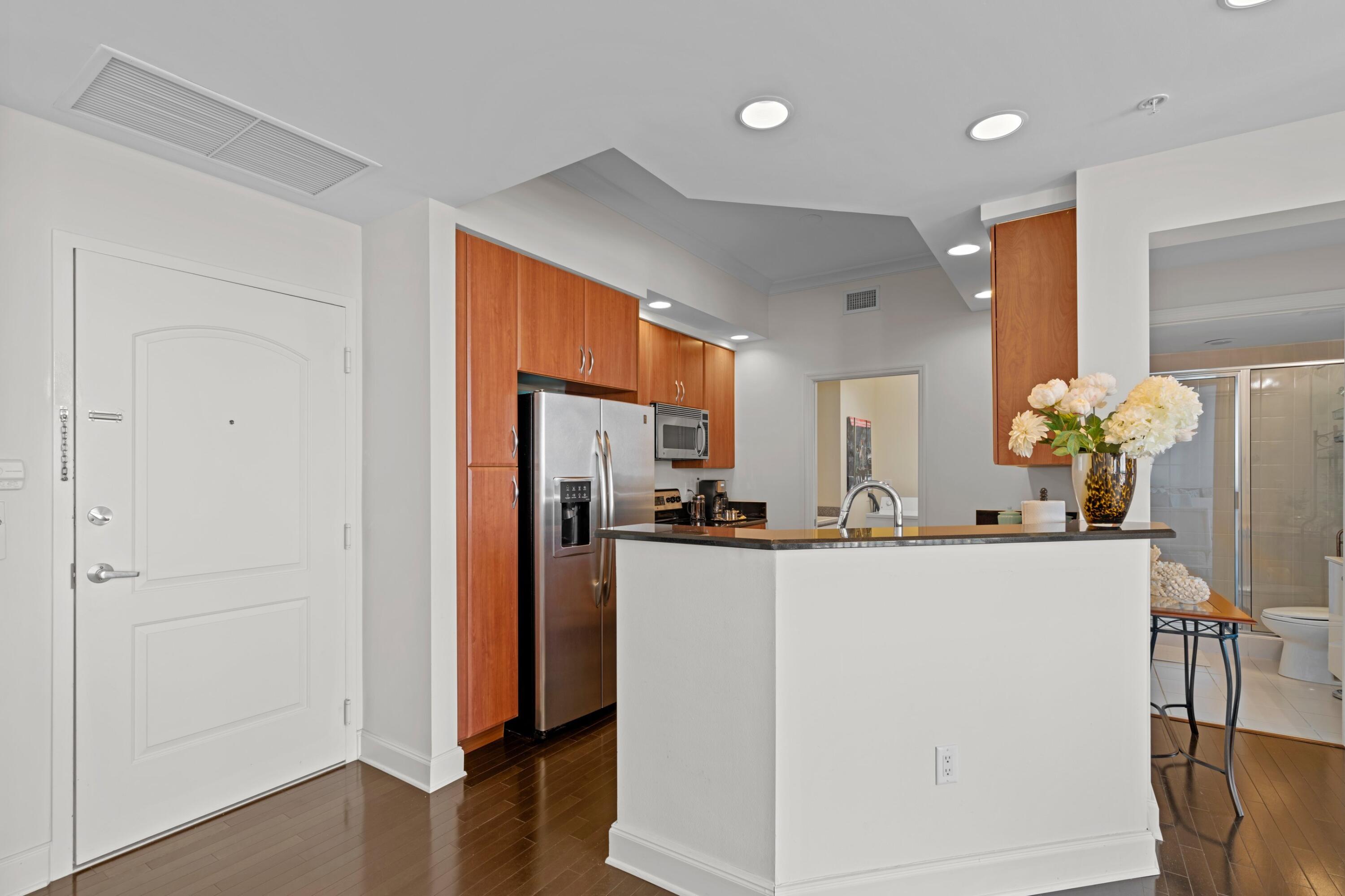 801 S Olive Avenue 1402