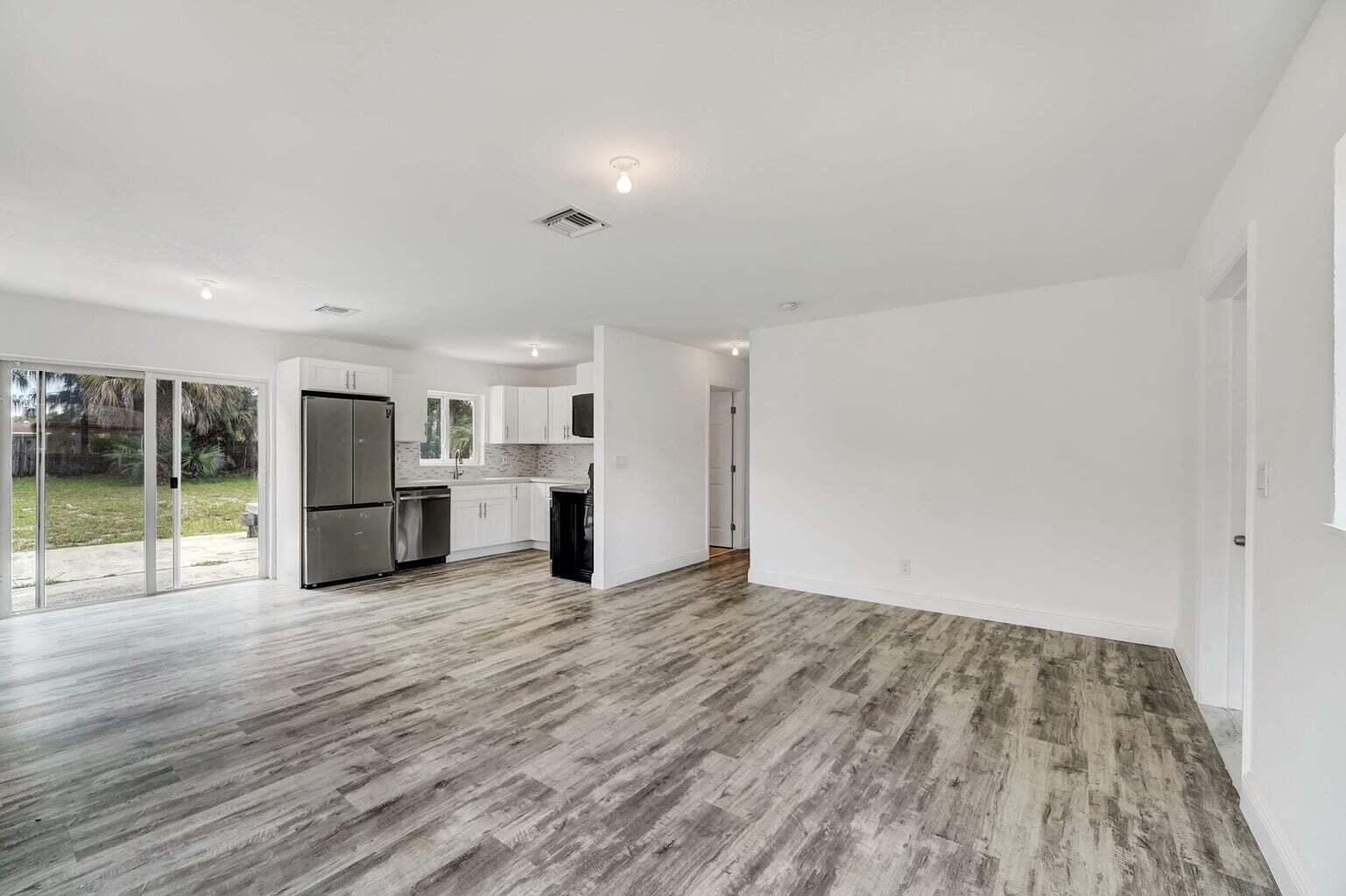 364 NW 4th Court