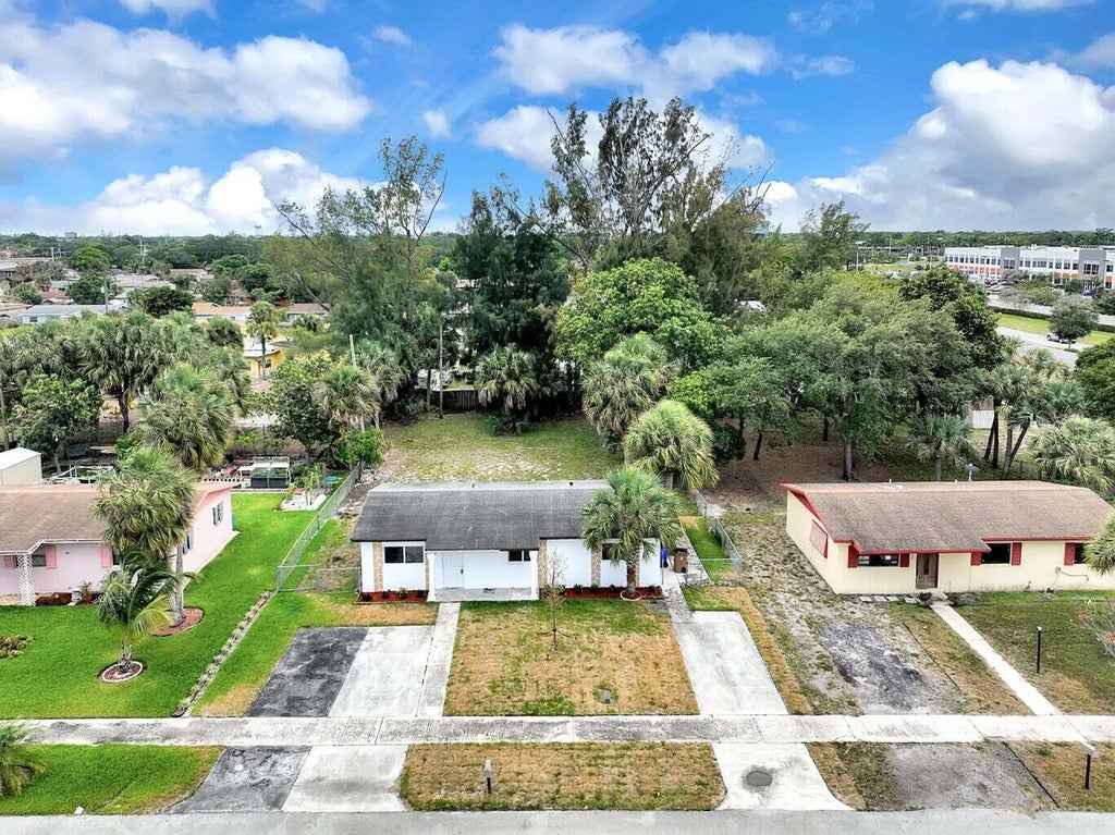 Photo of 364 NW 4th Court, Deerfield Beach, FL 33441 (MLS # R11087628)