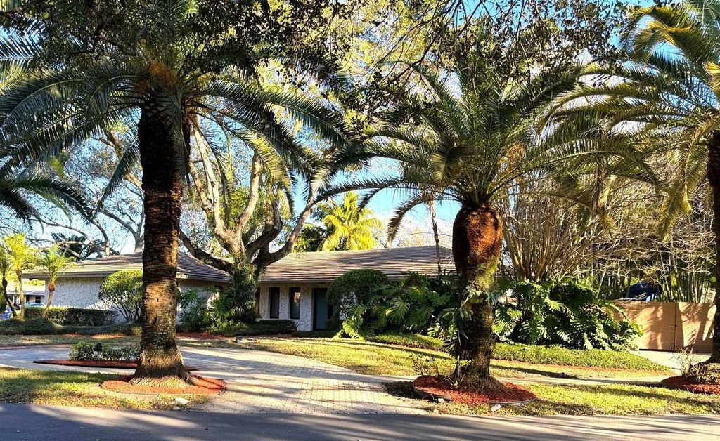 Photo of 3111 N 52nd Avenue, Hollywood, FL 33021 (MLS # F10549051)